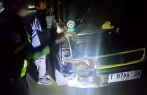 Tabrakan Motor dan Pickup di Batujaya Karawang, Polisi Lakukan Olah TKP Tabrakan Motor–Pickup Terjadi di Batujaya. (AlexaPodcast.ID)