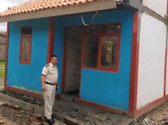 Rumah Warga Tak Layak Huni di Kutawaluya Kini Berdiri Kokoh, Camat Turun Langsung Monitoring Camat Kutawaluya Tinjau Pembangunan Rumah Warga. (AlexaPodcast.ID)