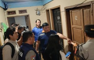 Diduga Usai Cekcok dengan Kekasih, Pria di Telukjambe Timur Ditemukan Gantung Diri Karyawan Swasta Ditemukan Tak Bernyawa di Kamar Kos. (AlexaPodcast.ID)