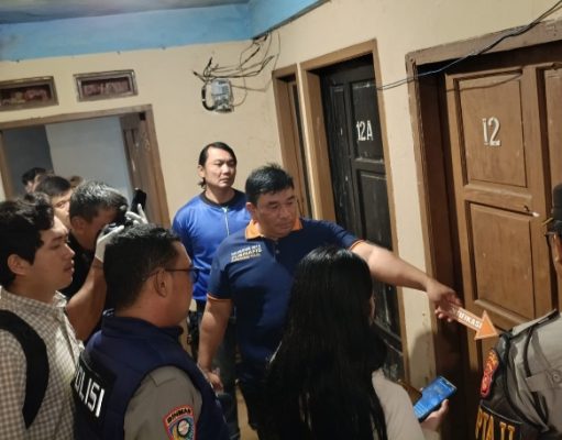 Diduga Usai Cekcok dengan Kekasih, Pria di Telukjambe Timur Ditemukan Gantung Diri Karyawan Swasta Ditemukan Tak Bernyawa di Kamar Kos. (AlexaPodcast.ID)