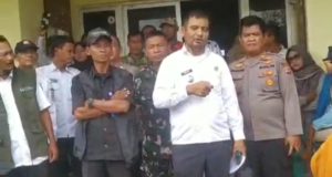 Aksi Tolak Pembangunan KDMP di Halaman Sekolah, Warga Pusakajaya Utara Minta Pendidikan Didahulukan Polemik Pembangunan KDMP Picu Aksi Warga. (AlexaPodcast.ID)