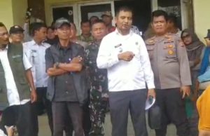 Aksi Tolak Pembangunan KDMP di Halaman Sekolah, Warga Pusakajaya Utara Minta Pendidikan Didahulukan Polemik Pembangunan KDMP Picu Aksi Warga. (AlexaPodcast.ID)