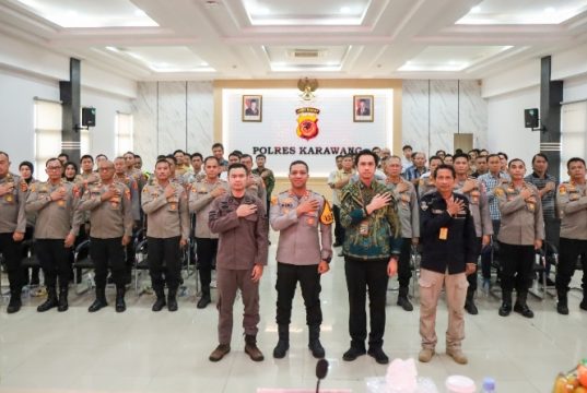 Polres Karawang Sosialisasikan KUHAP dan KUHP Baru, Tingkatkan Profesionalisme Anggota Kapolres Karawang Pimpin Sosialisasi KUHAP dan KUHP Baru. (AlexaPodcast.ID)