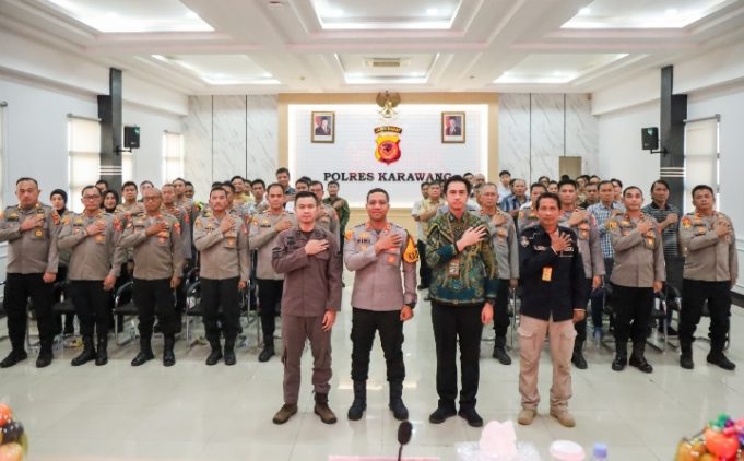 Polres Karawang Sosialisasikan KUHAP dan KUHP Baru, Tingkatkan Profesionalisme Anggota Kapolres Karawang Pimpin Sosialisasi KUHAP dan KUHP Baru. (AlexaPodcast.ID)
