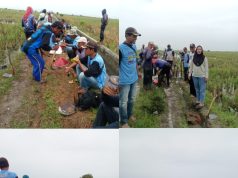 Kades Kertamukti Pimpin Kerja Bhakti, Warga Bersihkan Saluran Air di Dusun Kepuh Jaya Jumat Bersih di Kertamukti, H. Warnadi Ajak Warga Rutin Jaga Lingkungan. (AlexaPodcast.ID)