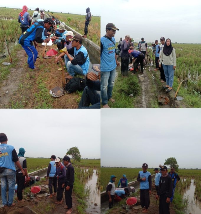 Kades Kertamukti Pimpin Kerja Bhakti, Warga Bersihkan Saluran Air di Dusun Kepuh Jaya Jumat Bersih di Kertamukti, H. Warnadi Ajak Warga Rutin Jaga Lingkungan. (AlexaPodcast.ID)