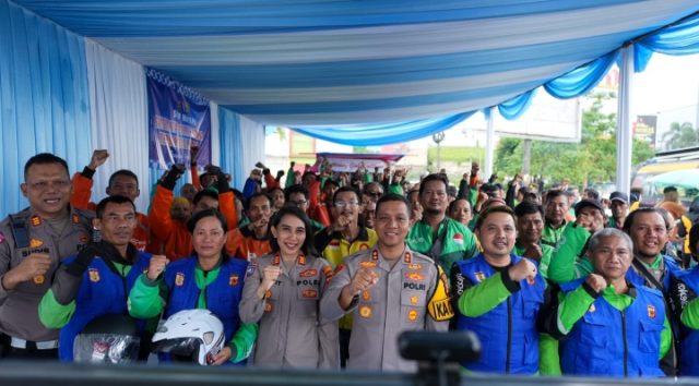 Polres Karawang Kumpulkan Ojol untuk Belajar Jadi Penolong Pertama. (AlexaPodcast.ID) Polres Karawang Kumpulkan Ojol untuk Belajar Jadi Penolong Pertama. (AlexaPodcast.ID)