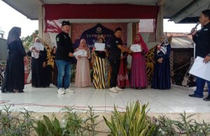 Festival Qasidah Karawang Wetan Jadi Ajang Silaturahmi dan Syiar Islam Jelang Ramadhan Warga Karawang Wetan Antusias Ikuti Festival Qasidah Tingkat Kelurahan. (Alexaapodcast.ID) 