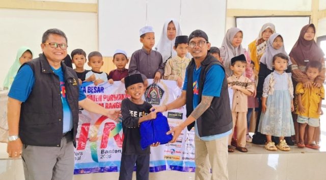 Hari kedua PWI Purwakarta bagikan Bansos. (AlexaPodcast.ID)