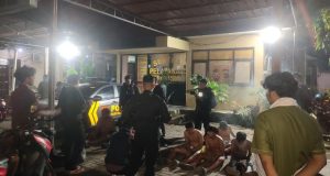 Patroli Dini Hari, Polisi Gagalkan Aksi Perang Sarung di Telukjambe Timur Enam Remaja Diduga Hendak Tawuran Diamankan. (AlexaPodcast.ID)