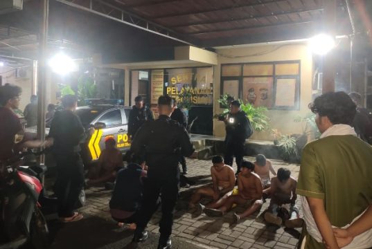 Patroli Dini Hari, Polisi Gagalkan Aksi Perang Sarung di Telukjambe Timur Enam Remaja Diduga Hendak Tawuran Diamankan. (AlexaPodcast.ID)