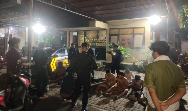 Enam Remaja Diduga Hendak Tawuran Diamankan. (AlexaPodcast.ID) Enam Remaja Diduga Hendak Tawuran Diamankan. (AlexaPodcast.ID)