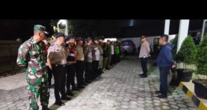 Kapolsek Setu Pimpin Apel Malam Sinergi TNI-Polri dan Masyarakat Polsek Setu Gelar Apel Malam, Libatkan TNI dan Elemen Masyarakat. (AlexaPodcast.ID)