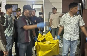 Polisi Lakukan Olah TKP Penemuan Mayat di Majalaya Karawang Pria 52 Tahun Ditemukan Meninggal di Fatma Residence Karawang. (AlexaPodcast.ID)