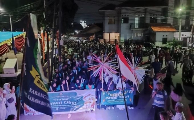 Pawai Obor Meriah, Warga Karawang Wetan Sambut Ramadhan Penuh Kebersamaan Ribuan Warga Karawang Wetan Semarakkan Pawai Obor Sambut Ramadhan 1447 H. (AlexaPodcast.ID)