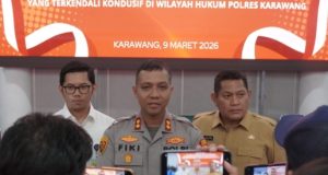 Satlantas Polres Karawang Berlakukan Pembatasan Truk Sumbu Tiga Selama Arus Mudik Lebaran 2026 Polres Karawang Atur Pembatasan Angkutan Barang Demi Kelancaran Arus Mudik. (AlexaPodcast.ID)