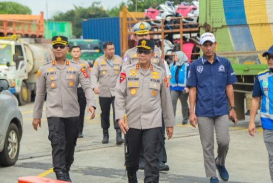 Didampingi Kapolres Karawang, Kapolda Jabar Cek Jalur Fungsional Japek II Selatan Kapolda Jabar Pastikan Kesiapan Jalur Japek II Selatan. (AlexaPodcast.ID)