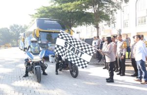 Kapolres Metro Bekasi Lepas 150 Pemudik, Tiga Bus Gratis Antar Warga Pulang Kampung Tiga Bus Mudik Gratis Diberangkatkan Polres Metro Bekasi. (AlexaPodcast.ID)