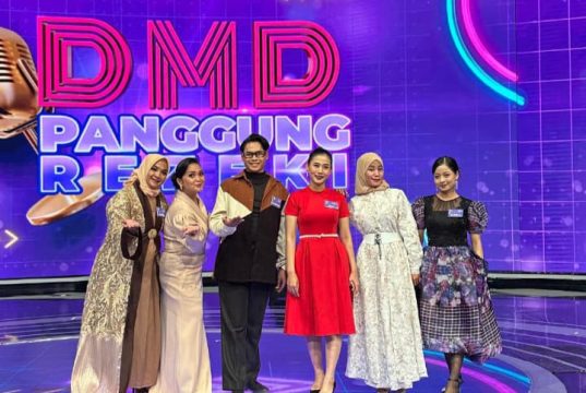 Dari Dapur ke Panggung Dangdut, IRT Asal Kutawaluya Lolos Ajang TV Nasional Putri Purnamasari Wakili Karawang di Dangdut Mania Dadakan. (AlexaPodcast.ID)