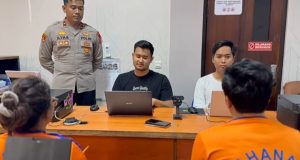 Pasangan Suami Istri Spesialis Pencurian Rumah Kosong di Karawang Dibekuk Polisi CCTV Bongkar Aksi Pasutri Pencuri Rumah Kosong di Karawang. (AlexaPodcast.ID)