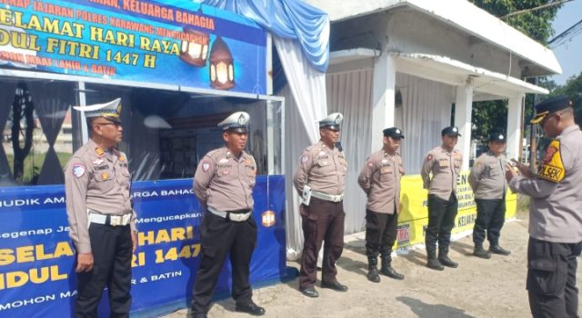 Titik Krusial Mudik, Pos Pam Dawuan Cikampek Perketat Pengamanan Lalu Lintas Pos Pam Dawuan Cikampek Fokus Antisipasi Kemacetan Pemudik. (AlexaPodcast.ID)