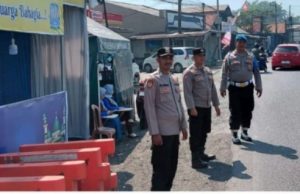 Kapolsek Banyusari Pimpin Apel Pengamanan Pos Pam Cikalong, Pengamanan Arus Mudik Ketupat Lodaya 2026 Diperketat Polisi Amankan Jalur Mudik di Pos Pam Cikalong. (AlexaPodcast.ID)