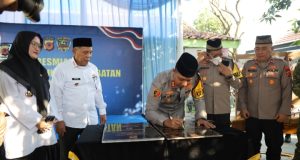 Kapolres Karawang Resmikan Rulahu dan Jembatan, Wujud Kepedulian Nyata untuk Warga AKBP Fiki Resmikan Rulahu di Jatisari, Warga Kini Nikmati Hunian Layak. (AlexaPodcast.ID)