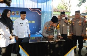 Kapolres Karawang Resmikan Rulahu dan Jembatan, Wujud Kepedulian Nyata untuk Warga AKBP Fiki Resmikan Rulahu di Jatisari, Warga Kini Nikmati Hunian Layak. (AlexaPodcast.ID)