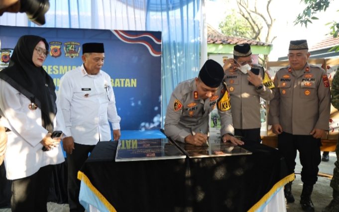 Kapolres Karawang Resmikan Rulahu dan Jembatan, Wujud Kepedulian Nyata untuk Warga AKBP Fiki Resmikan Rulahu di Jatisari, Warga Kini Nikmati Hunian Layak. (AlexaPodcast.ID)