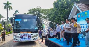 “Mudik Aman, Keluarga Bahagia” Polres Karawang Berangkatkan 1.197 Pemudik Gratis Lebaran 2026 Kolaborasi Pemkab dan Polres, 23 Bus Antar 1.197 Pemudik dari Karawang. (AlexaPodcast.ID)
