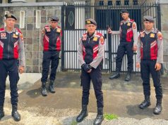 Ciptakan Rasa Aman, Polisi Cek Rumah Kosong Warga Resinda yang Mudik Polres Karawang Tingkatkan Pengamanan Rumah Warga di Resinda. (AlexaPodcast.ID)