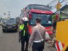 Operasi Ketupat Lodaya 2026: Bus Pemudik Mogok di Tol Karawang Berhasil Ditangani Cepat Polres Karawang Gerak Cepat Tangani Bus Mogok di Jalur Tol Saat Puncak Mudik. (AlexaPodcast.ID)