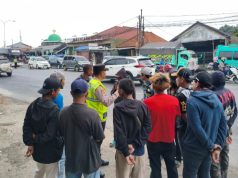 Tertibkan “Pak Ogah”, Pos PAM Jomin Amankan Arus Mudik Flyover Jomin Dijaga, Polisi Larang Putar Balik Kendaraan. (AlexaPodcast.ID)