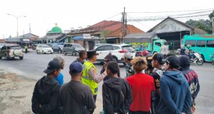 Tertibkan “Pak Ogah”, Pos PAM Jomin Amankan Arus Mudik Flyover Jomin Dijaga, Polisi Larang Putar Balik Kendaraan. (AlexaPodcast.ID)