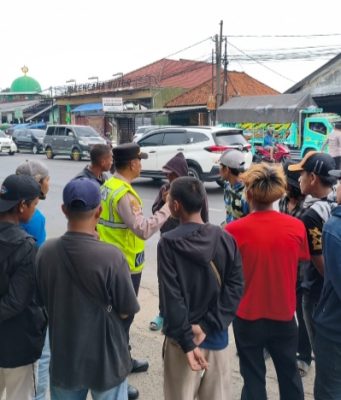 Tertibkan “Pak Ogah”, Pos PAM Jomin Amankan Arus Mudik Flyover Jomin Dijaga, Polisi Larang Putar Balik Kendaraan. (AlexaPodcast.ID)