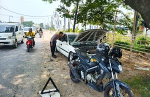 Sigap Layani Pemudik Mogok, Bukti Kepedulian Polres Karawang Pemudik Mogok Dapat Pendampingan Polisi. (AlexaPodcast.ID)