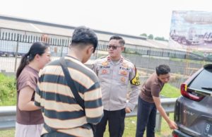 Sempat Bersitegang di KM 56, Dua Pemudik Berdamai Usai Dimediasi Polisi Pemudik Berselisih di KM 56 Akhirnya Bersalaman Berkat Mediasi Polisi. (AlexaPodcast.ID)