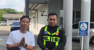 Aksi Sigap Polisi, Balita Kejang Dikawal Tembus Macet Tol Karawang Timur Polisi Jadi Penyelamat Balita Kejang di Karawang. (AlexaPodcast.ID)