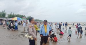 Polsek Pakisjaya Intensifkan Patroli di Lokasi Wisata Polisi Perketat Pengamanan Objek Wisata Saat Lebaran. (AlexaPodcast.ID)