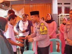 Wujud Empati, Kapolres Karawang Kunjungi Keluarga Korban Kecelakaan Majalengka Polres Karawang Hadir di Tengah Duka Keluarga Korban Laka Majalengka. (AlexaPodcast.ID)
