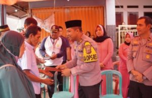 Wujud Empati, Kapolres Karawang Kunjungi Keluarga Korban Kecelakaan Majalengka Polres Karawang Hadir di Tengah Duka Keluarga Korban Laka Majalengka. (AlexaPodcast.ID)