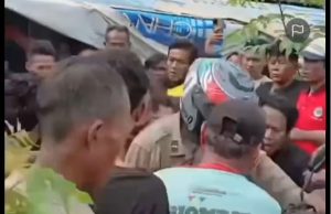 Oknum Ustaz di Tirtajaya Diamankan Polisi Usai Kasus Perselingkuhan Terungkap Perselingkuhan Terbongkar, Oknum Ustaz Nyaris Diamuk Massa di Tirtajaya. (AlexaPodcast.ID)