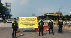 Long Weekend, Satlantas Karawang Fokus Urai Kemacetan di Jam Sibuk Polisi Siaga di Jalan, Arus Lalu Lintas Karawang Dijaga Tetap Lancar. (AlexaPodcast.ID)
