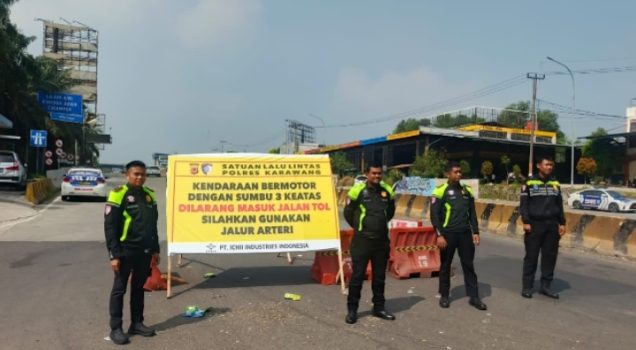 Long Weekend, Satlantas Karawang Fokus Urai Kemacetan di Jam Sibuk Polisi Siaga di Jalan, Arus Lalu Lintas Karawang Dijaga Tetap Lancar. (AlexaPodcast.ID)
