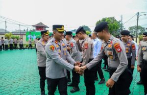 Kebersamaan Usai Lebaran, Polres Karawang Gelar Apel dan Halal Bihalal Kapolres Karawang Pimpin Apel dan Halal Bihalal. (AlexaPodcast.ID)