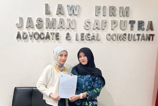 Kuasa Hukum AS Siapkan Serangan Balik, Tudingan Penghinaan Advokat Dinilai Salah Alamat Dituding Hina Advokat, Kuasa Hukum AS Ungkap Dugaan Manipulasi Surat Kuasa (AlexaPodcast.ID)