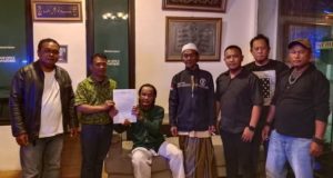 Video Viral Tirtajaya Disorot, Kuasa Hukum Ustad AP Tegaskan Hapus Konten Fitnah atau Hadapi Langkah Hukum Eigen Justisi: Hapus Konten Fitnah atau Hadapi Langkah Hukum. (AlexaPodcast.ID)