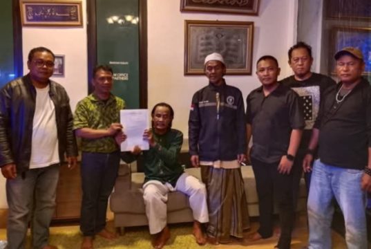 Video Viral Tirtajaya Disorot, Kuasa Hukum Ustad AP Tegaskan Hapus Konten Fitnah atau Hadapi Langkah Hukum Eigen Justisi: Hapus Konten Fitnah atau Hadapi Langkah Hukum. (AlexaPodcast.ID)