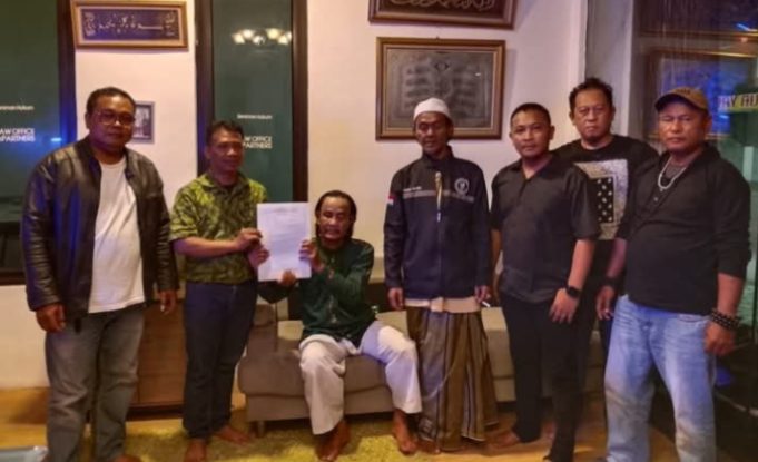 Video Viral Tirtajaya Disorot, Kuasa Hukum Ustad AP Tegaskan Hapus Konten Fitnah atau Hadapi Langkah Hukum Eigen Justisi: Hapus Konten Fitnah atau Hadapi Langkah Hukum. (AlexaPodcast.ID)