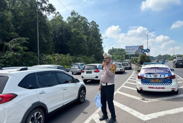 Polres Karawang Terapkan Pengamanan dan Contraflow. (AlexaPodcast.ID) ‎